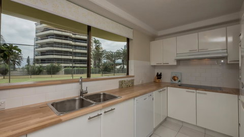 Norfolk Luxury Beachfront Apartments - Tourism Caloundra 9