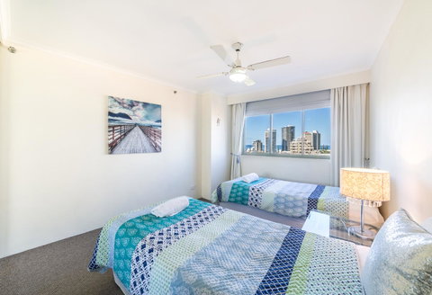 The Meriton Apartments On Main Beach - Tourism Caloundra 3
