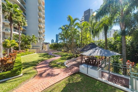 The Meriton Apartments On Main Beach - Tourism Caloundra 39