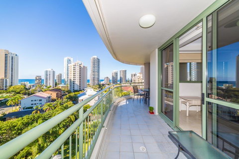 The Meriton Apartments On Main Beach - Tourism Caloundra 10