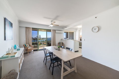 The Meriton Apartments On Main Beach - Tourism Caloundra 14
