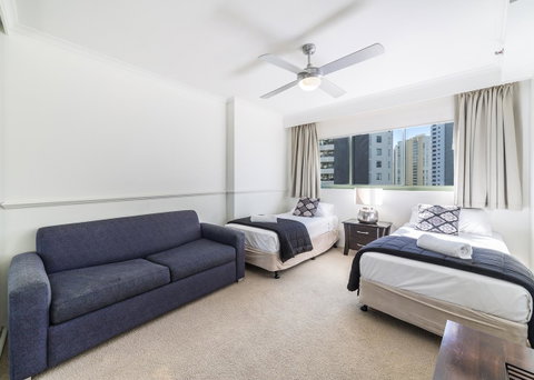 The Meriton Apartments On Main Beach - Tourism Caloundra 17