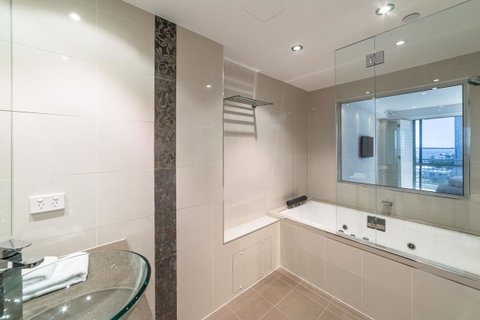 The Meriton Apartments On Main Beach - Tourism Caloundra 8