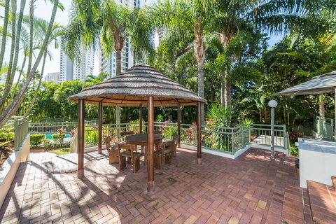 The Meriton Apartments On Main Beach - Tourism Caloundra 40