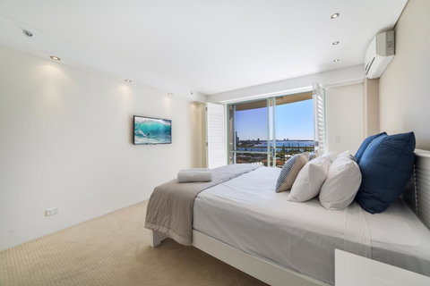 The Meriton Apartments On Main Beach - Tourism Caloundra 5