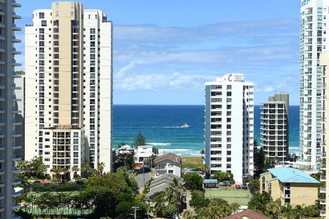 The Meriton Apartments On Main Beach - Tourism Caloundra 29