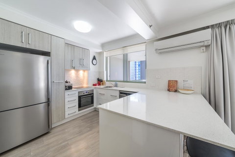 The Meriton Apartments On Main Beach - Tourism Caloundra 12