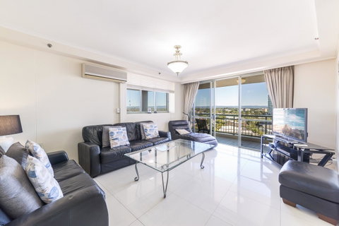 The Meriton Apartments On Main Beach - Tourism Caloundra 13