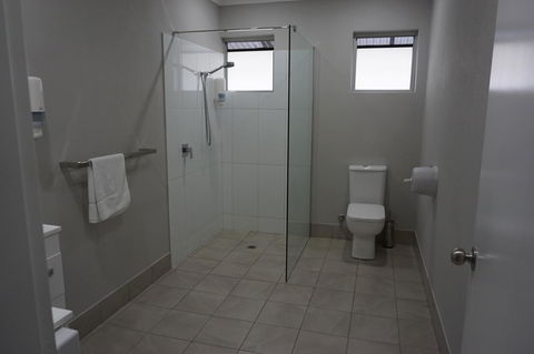 YAL Cairns - A Motel That Makes A Difference - Tourism Caloundra 2