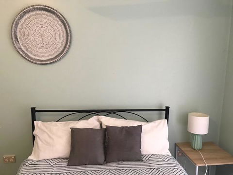 Location! 2BR Town View Unit In Centre Of Airlie. - Tourism Caloundra 10