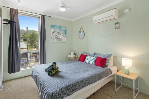 Location! 2BR Town View Unit In Centre Of Airlie. - Tourism Caloundra 0