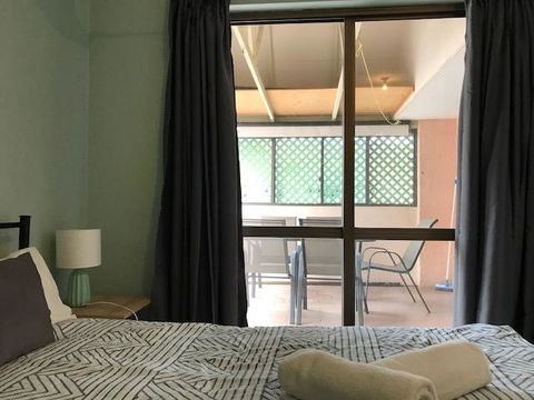 Location! 2BR Town View Unit In Centre Of Airlie. - Tourism Caloundra 24