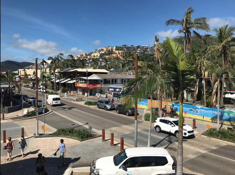 Location! 2BR Town View Unit In Centre Of Airlie. - Tourism Caloundra 20