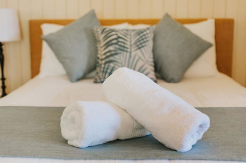 Apple Blossom Cottages - Tourism Caloundra 12