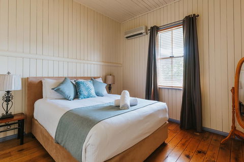 Apple Blossom Cottages - Tourism Caloundra 8