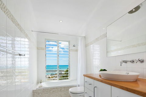 Nautilus On The Hill - Airlie Beach - Tourism Caloundra 23