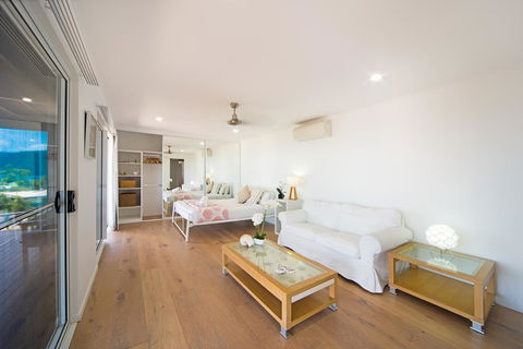 Nautilus On The Hill - Airlie Beach - Tourism Caloundra 7