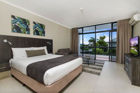 Sunshine Tower Hotel - Tourism Caloundra 1