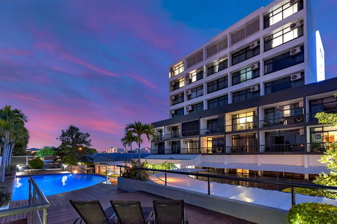 Sunshine Tower Hotel - Tourism Caloundra 3