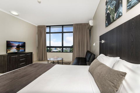 Sunshine Tower Hotel - Tourism Caloundra 9