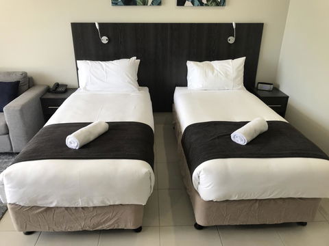 Sunshine Tower Hotel - Tourism Caloundra 6