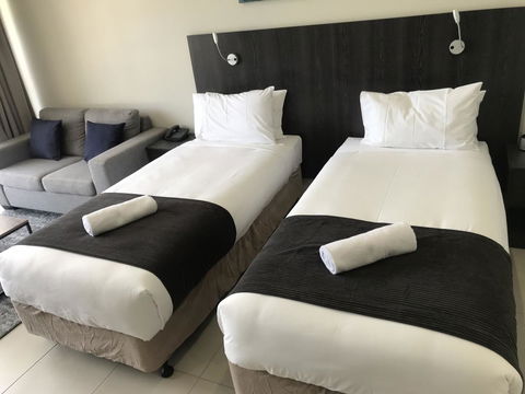Sunshine Tower Hotel - Tourism Caloundra 10