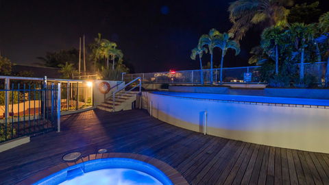 Sunshine Tower Hotel - Tourism Caloundra 12