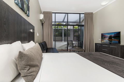 Sunshine Tower Hotel - Tourism Caloundra 18
