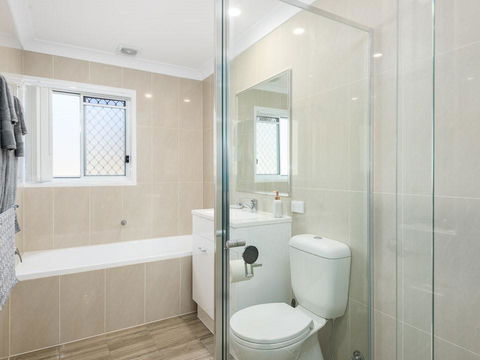 Briz Stays - Whites Road - Tourism Caloundra 2