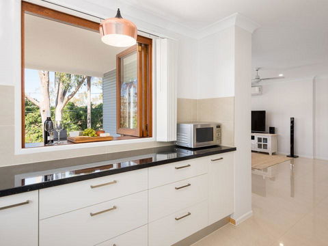 Briz Stays - Whites Road - Tourism Caloundra 9