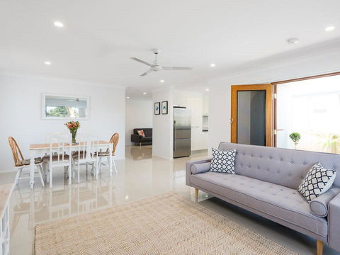 Briz Stays - Whites Road - Tourism Caloundra 11