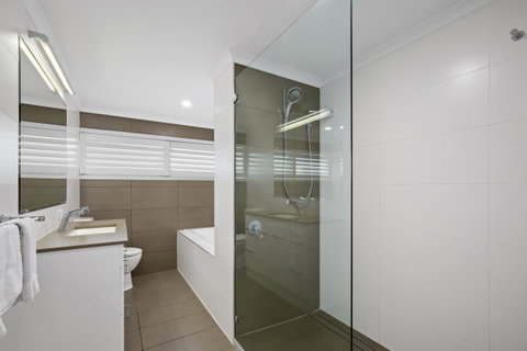Narrowneck Court Holiday Apartments - Tourism Caloundra 19