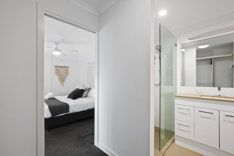 Narrowneck Court Holiday Apartments - Tourism Caloundra 14