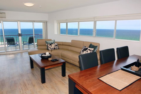 Narrowneck Court Holiday Apartments - Tourism Caloundra 4