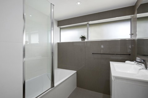 Narrowneck Court Holiday Apartments - Tourism Caloundra 9