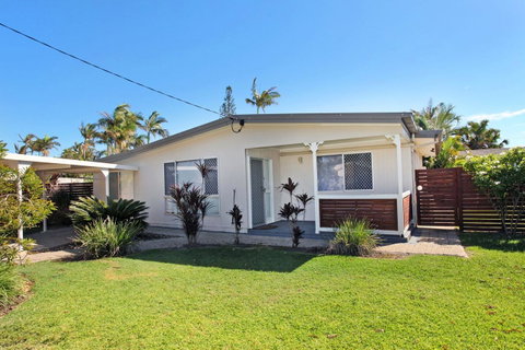 6 Botany Court Marcoola Beach - Pet Friendly 500 Bond - Tourism Caloundra 1