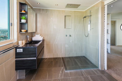 The Waterford On Main Beach - Tourism Caloundra 3