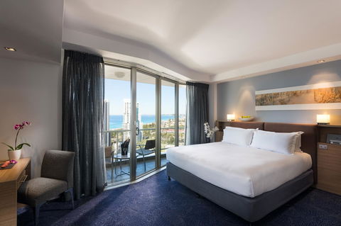 Sofitel Gold Coast Broadbeach - Tourism Caloundra 3