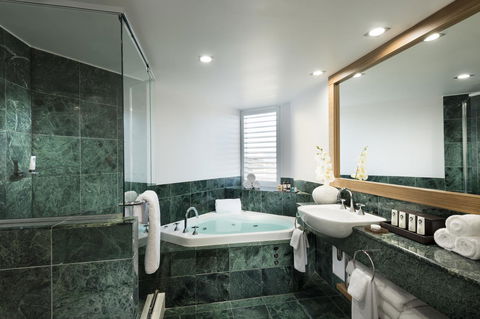 Sofitel Gold Coast Broadbeach - Tourism Caloundra 4