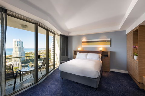 Sofitel Gold Coast Broadbeach - Tourism Caloundra 8