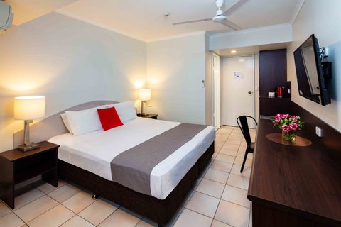 Hides Hotel - Tourism Caloundra 3