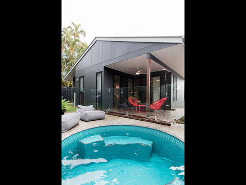 Sam's Buderim Mountain Guest House - Tourism Caloundra 1