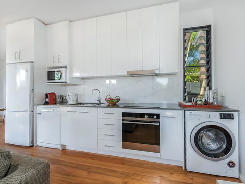 Sam's Buderim Mountain Guest House - Tourism Caloundra 4