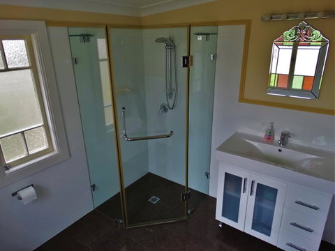 Loughmore House - Tourism Caloundra 11