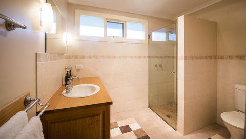 Wattle Grove Homestead Bed & Breakfast - Tourism Caloundra 3