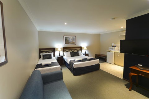 Wattle Grove Motel - Tourism Caloundra 0