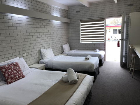 Wattle Motel - Tourism Caloundra 3