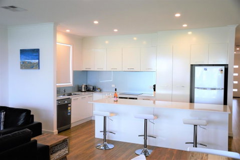 Western Breeze - Tourism Caloundra 0