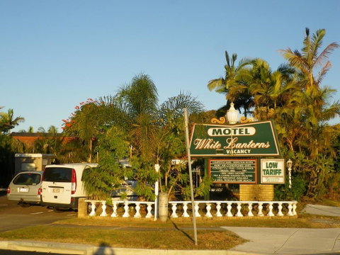 White Lanterns Motel - Tourism Caloundra 1