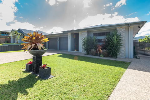 Whitsunday Sands - Tourism Caloundra 2